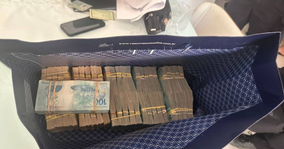 Integrantes do governo comemoraram operação que fa...