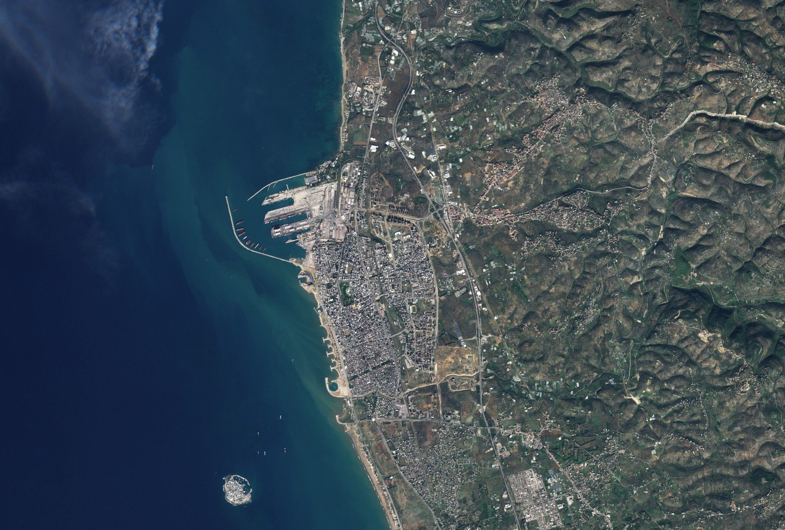 Israel lança ataques aéreos perto da Síria Tartos | Notícias