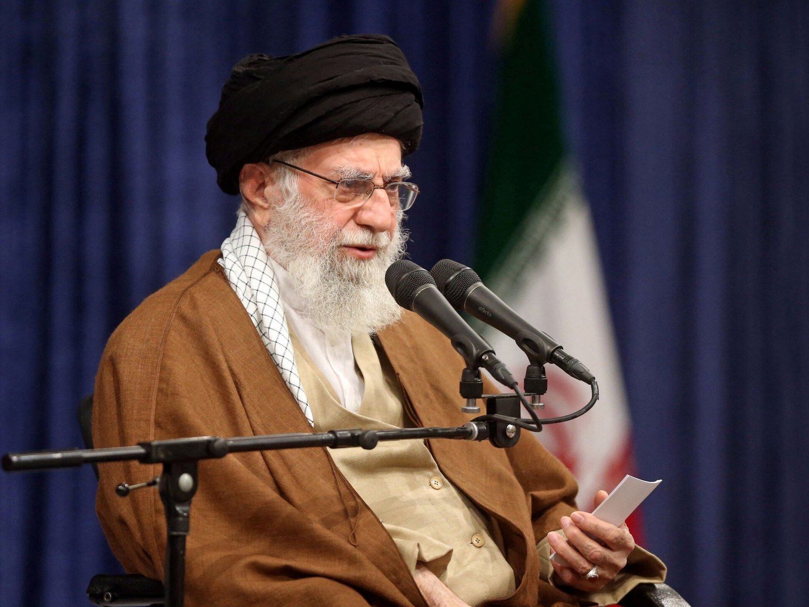 Khamenei, do Irã, diz que as negociações nucleares conosco não levantam sanções | Notícias de armas nucleares