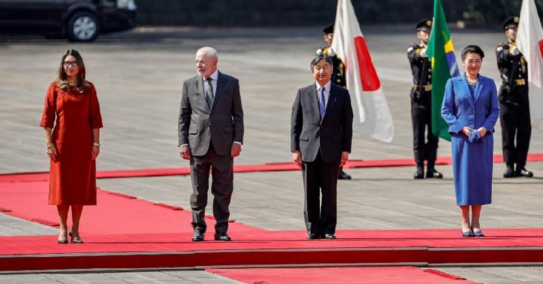 Lula e Janja são recebidos pelo casal imperial do...