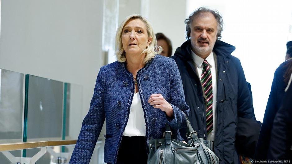 Marine Le Pen culpado de peculato, barrado do cargo - DW - 31/03/2025