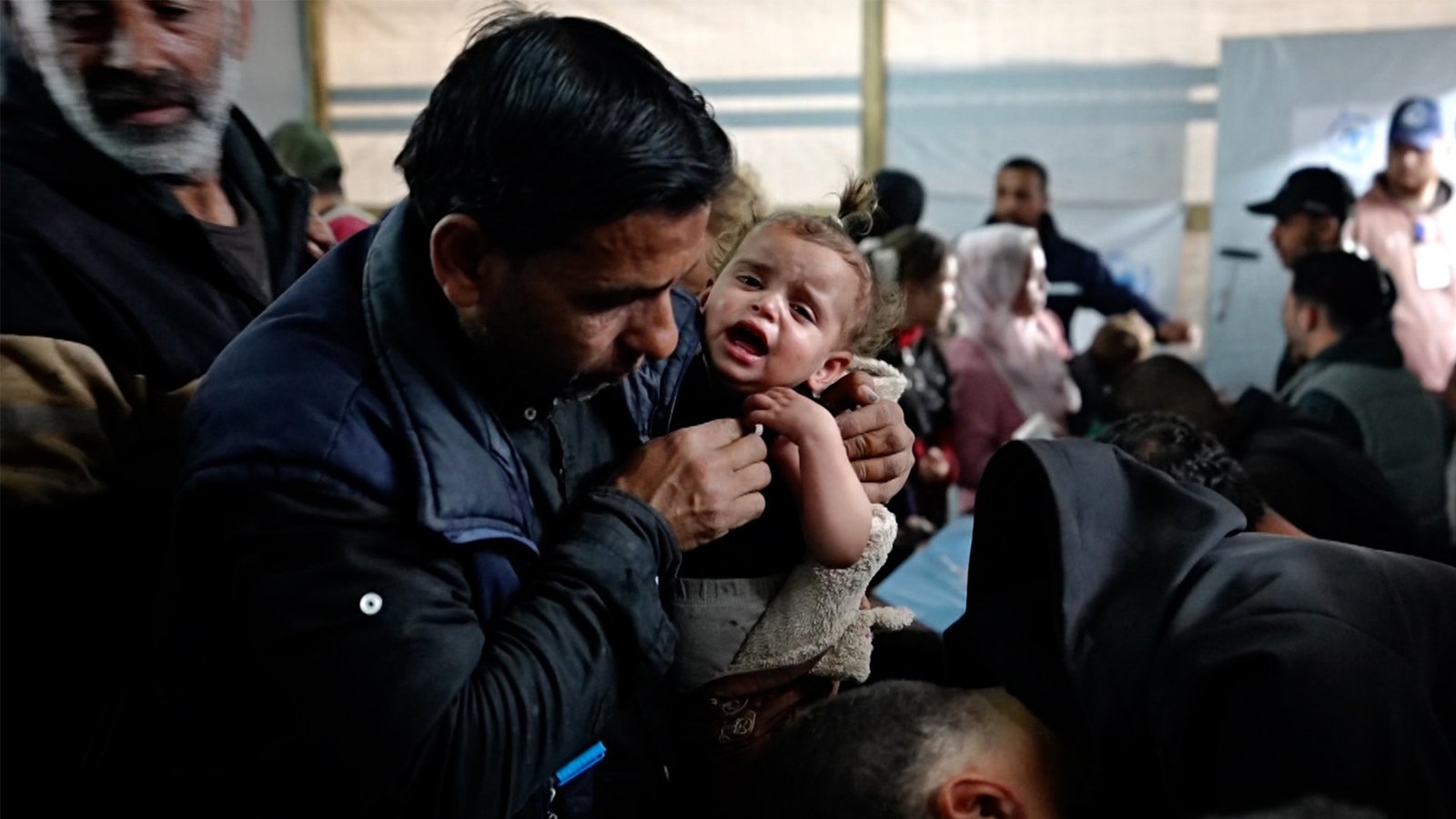 Médicos montados clínica de campo em ruínas do icônico Hospital Gaza