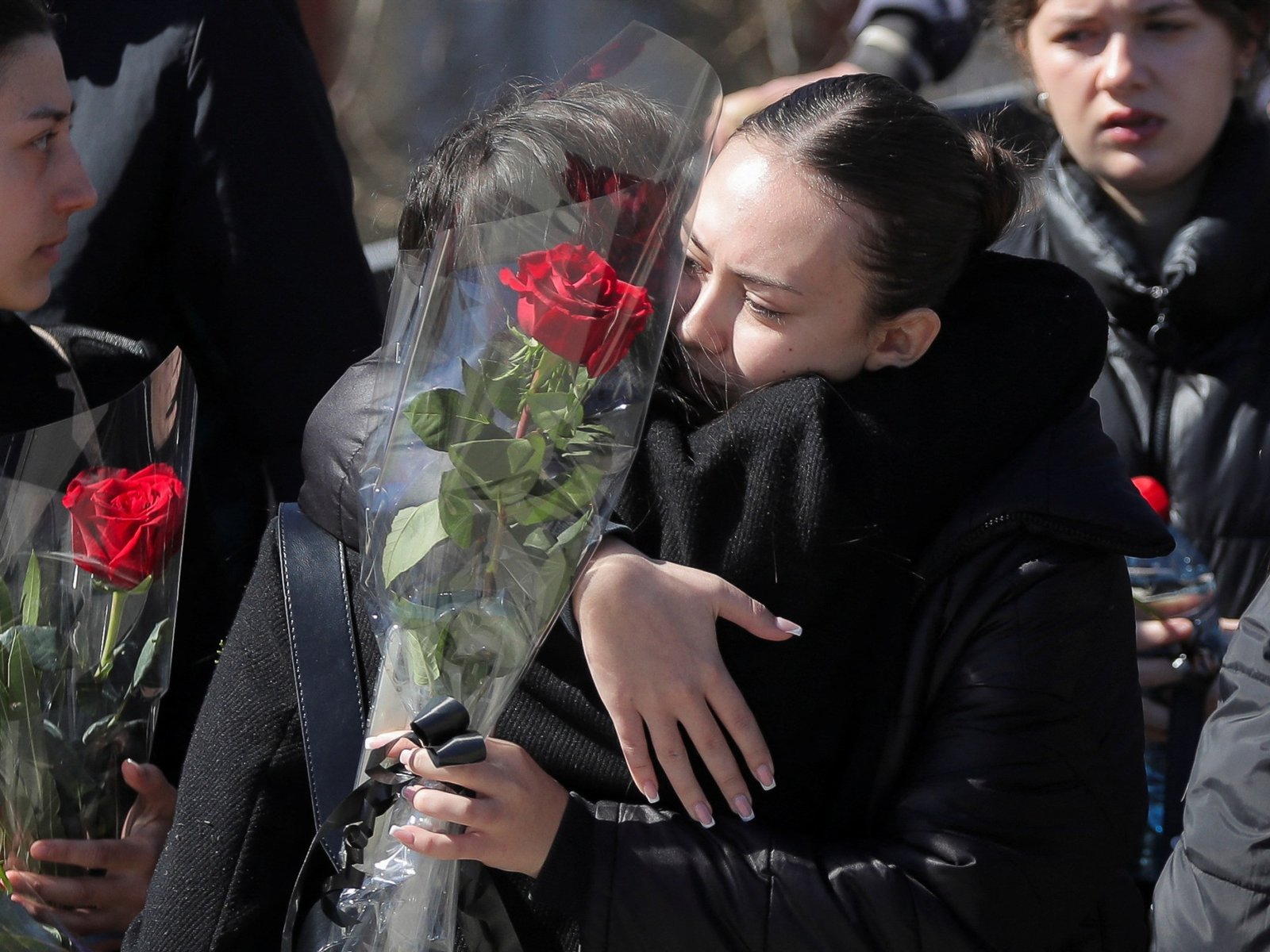 Milhares lamentam vítimas de incêndio no North Macedonia Nightclub | Notícias da política