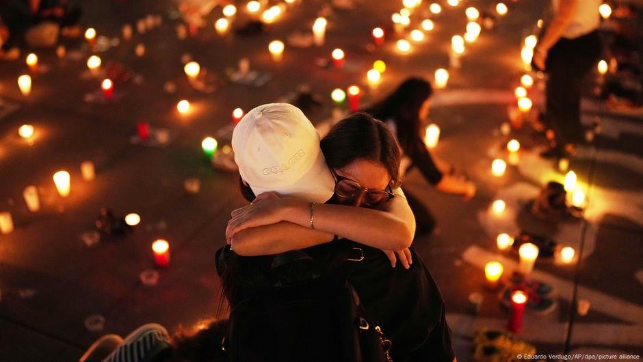 Milhares se reúnem para comemorar as pessoas desaparecidas do México - DW - 16/03/2025