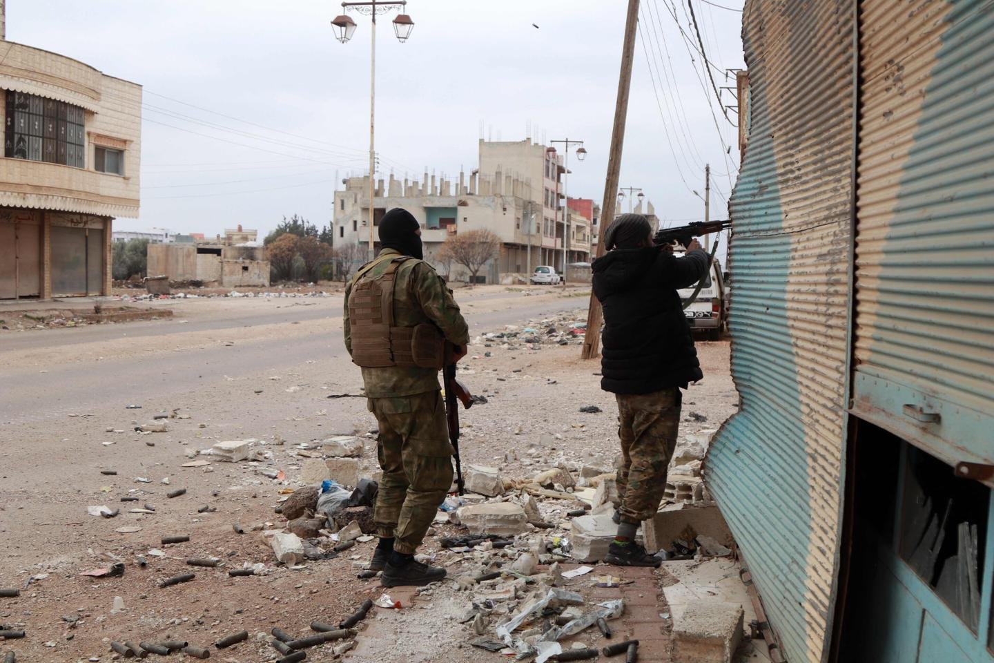 Na Síria, 16 mortos entre as forças de segurança nos confrontos "violentos" desde a queda do regime de al-Assad