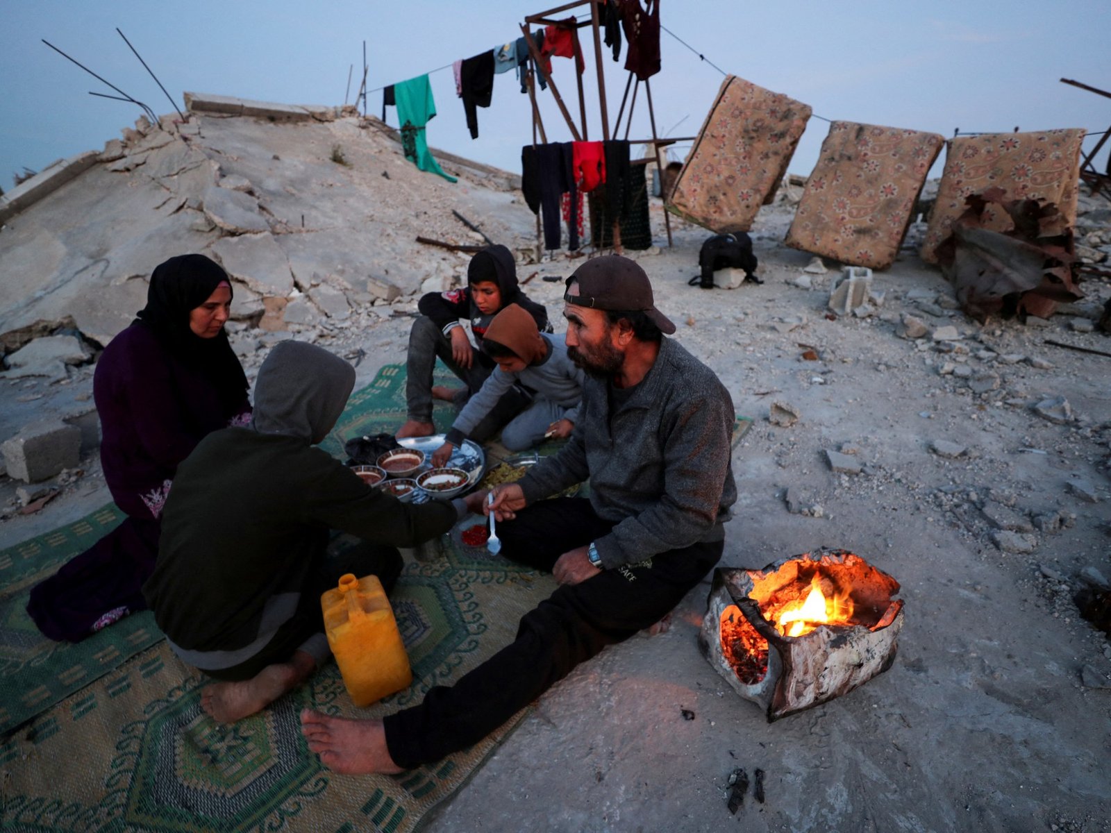 Nações árabes, grupos de direitos condenam a decisão de Israel de bloquear Gaza Aid | Notícias de conflito de Israel-Palestina