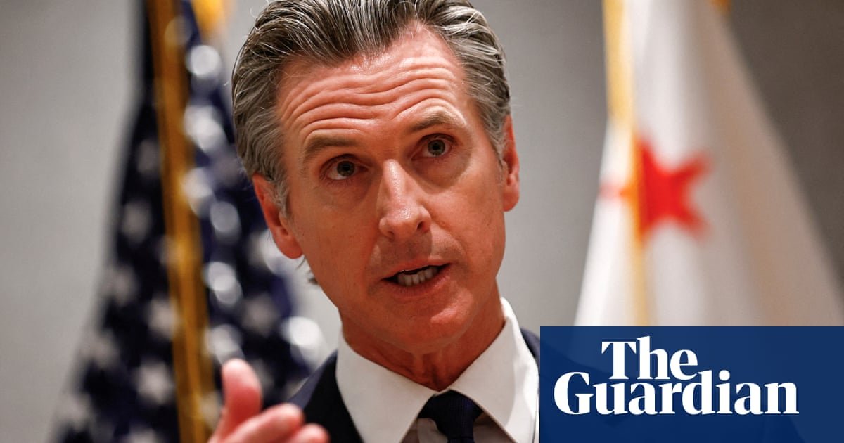 Newsom condenado por 'jogar pessoas trans sob ônibus' após comentário esportivo | Gavin Newsom