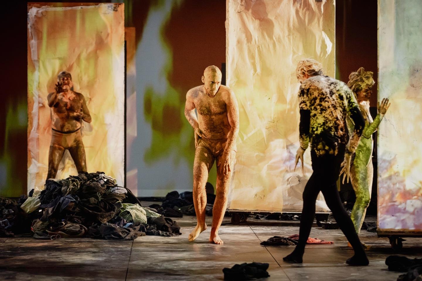 No Hill Theatre, "Golem", de Amos Gitaï, questões descontínuas