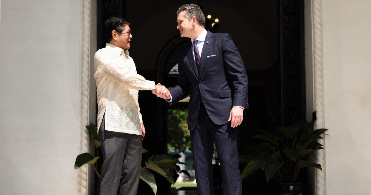 Nós, Filipinas, devemos ficar 'ombro a ombro' na China, diz Hegseth | Donald Trump News
