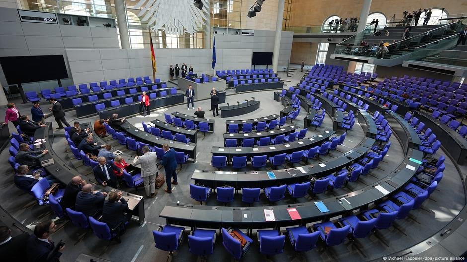 Novo Bundestag alemão se reúne pela primeira vez desde a eleição - DW - 25/03/2025