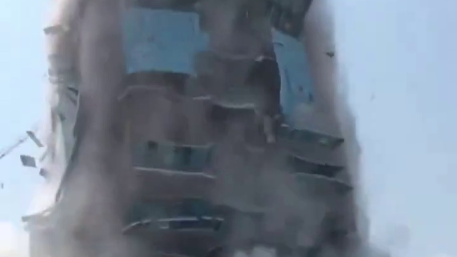 O arranha -céu de Bangcoc cai após os terremotos de Mianmar
