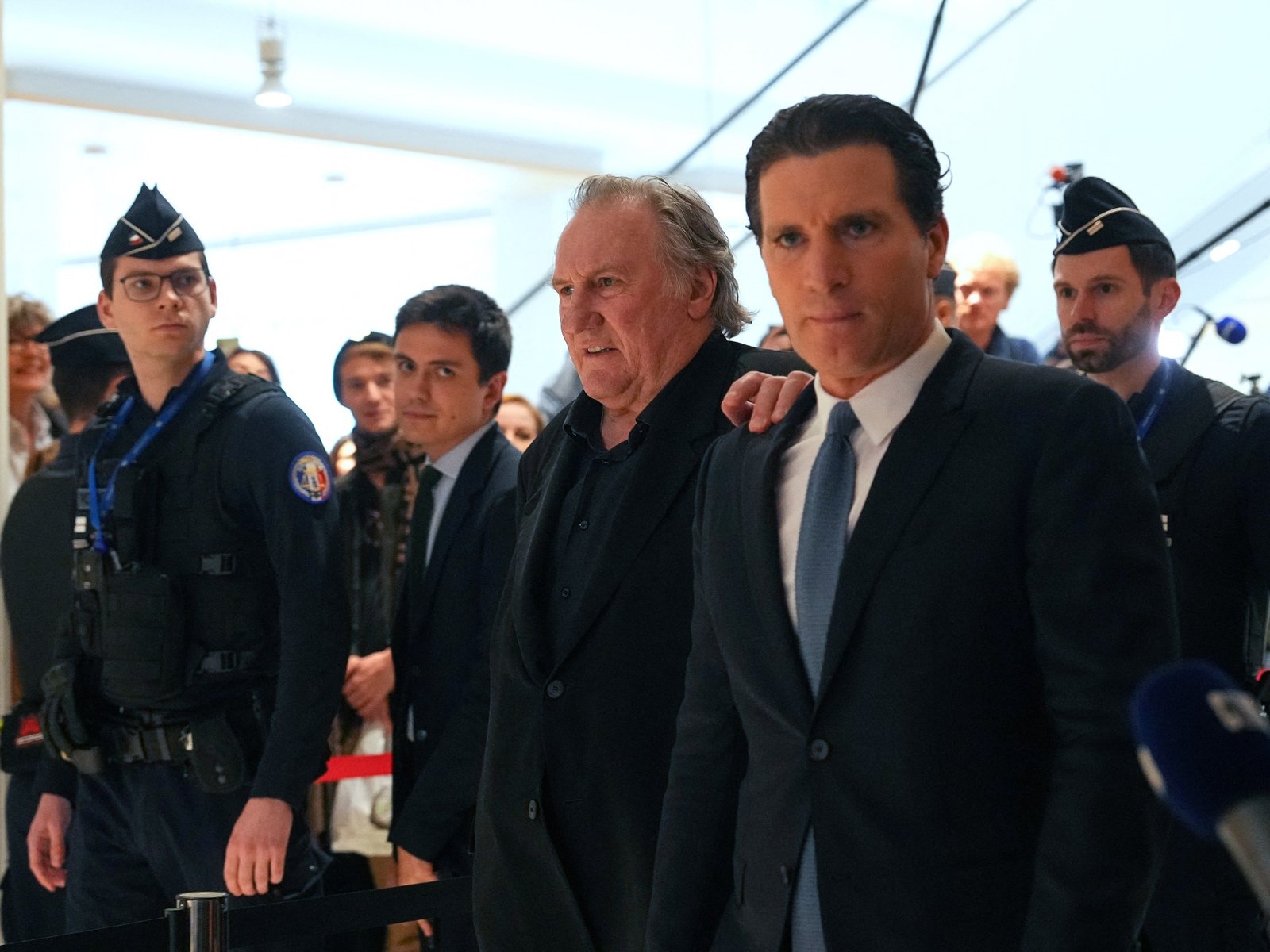 O ator francês Depardieu é julgado em Paris por acusações de agressão sexual | Notícias dos direitos das mulheres