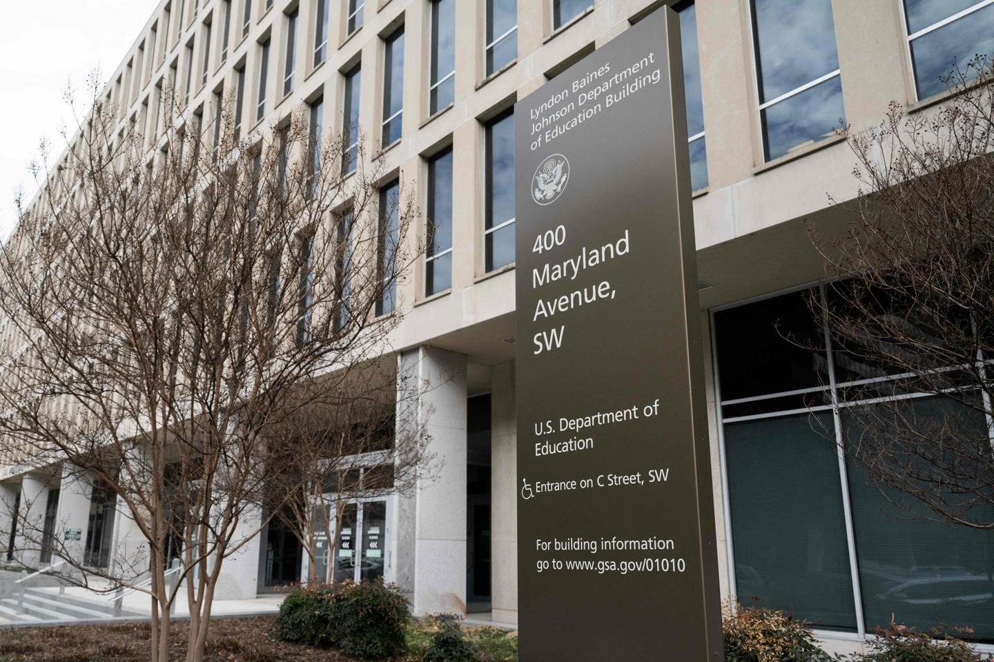 O governo Trump descarta quase metade do pessoal do Ministério da Educação