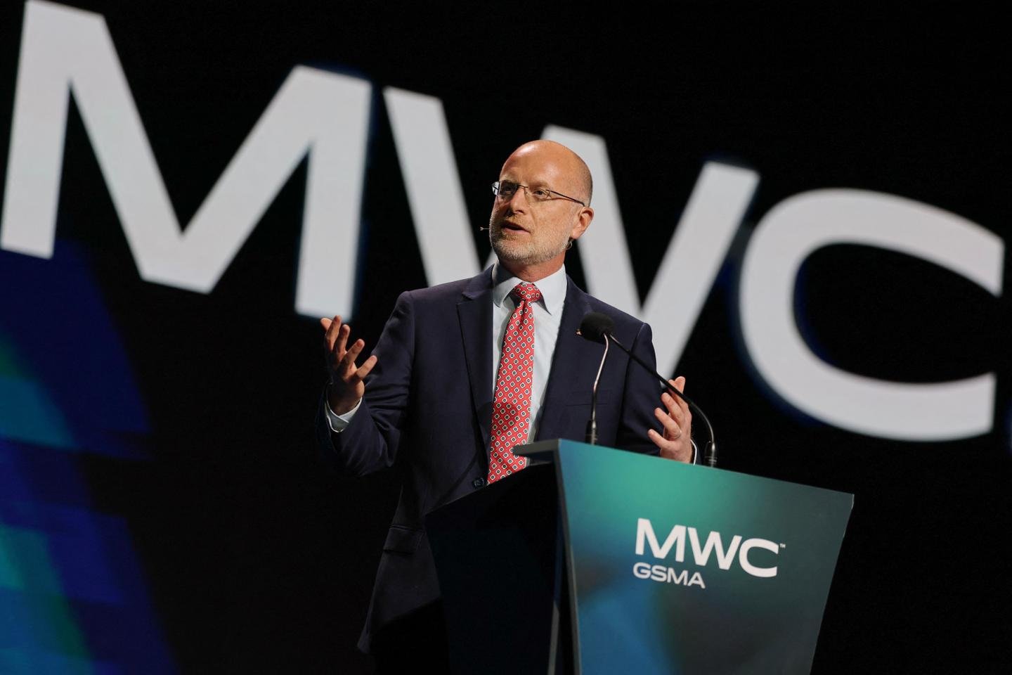 O incêndio rolando nos Estados Unidos contra a regulamentação européia