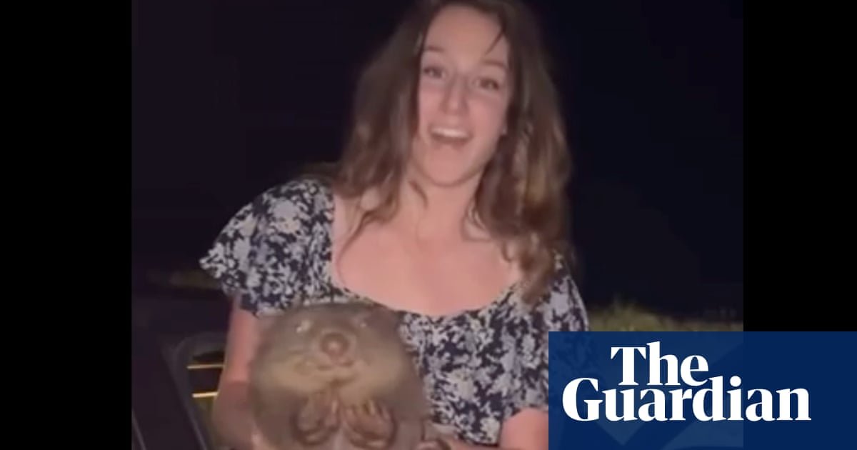 O influenciador americano dos EUA, que não está se desculpando e diz que estava "preocupada" com o animal australiano | Animais selvagens