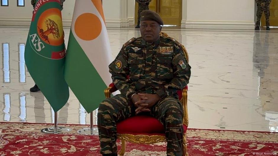 O líder militar do Níger nomeou Presidente, Equinte Power - DW - 28/03/2025