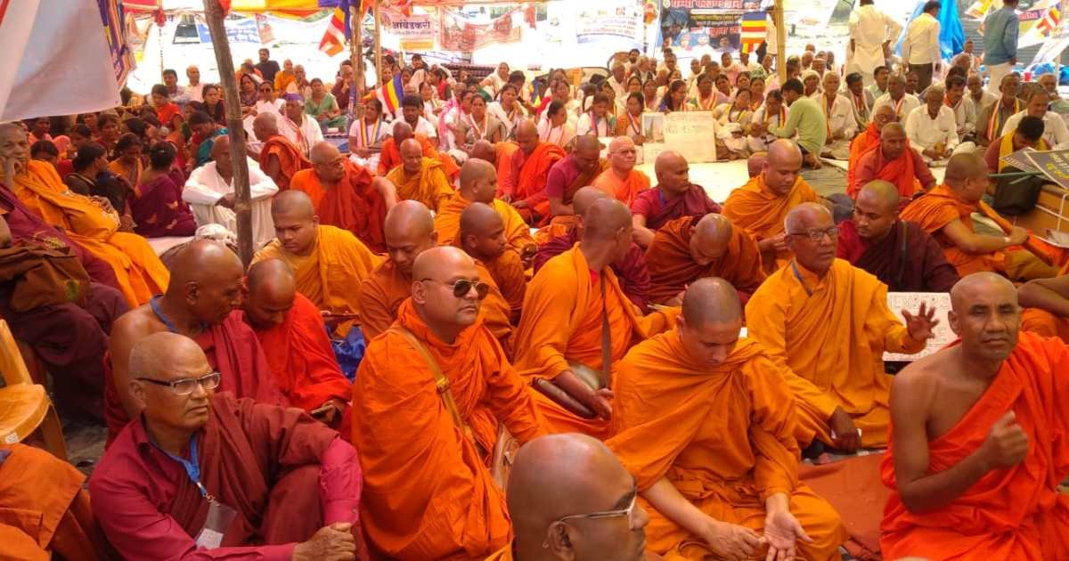 O local mais sagrado do budismo entra em erupção em protestos sobre o 'controle' hindu do santuário | Política