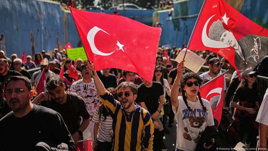 O papel das instituições culturais da Alemanha em um mundo em mudança - DW - 31/03/2025