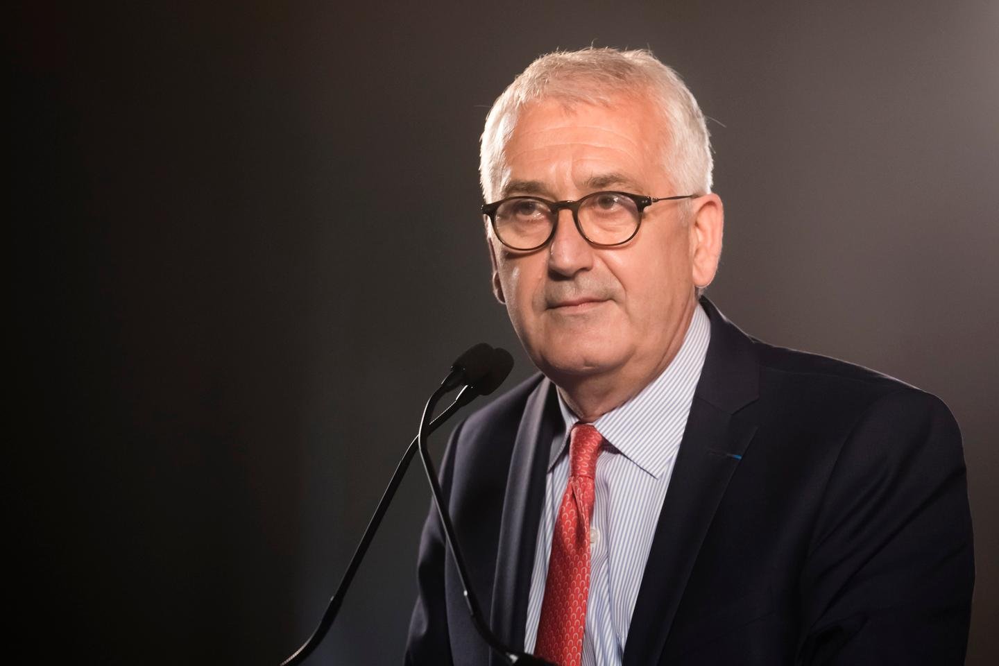 O prefeito de Boulogne-Billancourt se retira "temporariamente" depois de um Conselho Municipal Stormy