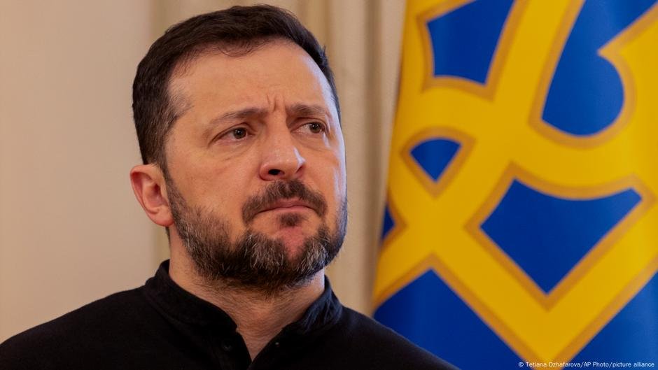 O que as pesquisas de opinião ucranianas dizem sobre Volodymyr Zelenskyy - DW - 28/02/2025