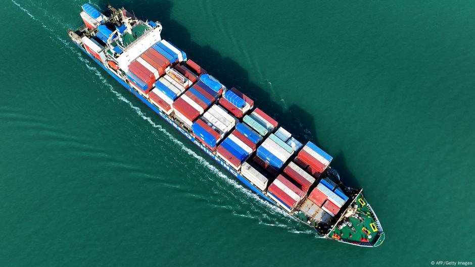 Os EUA atingem o comércio marítimo da China com taxa portuária - DW - 03/10/2025