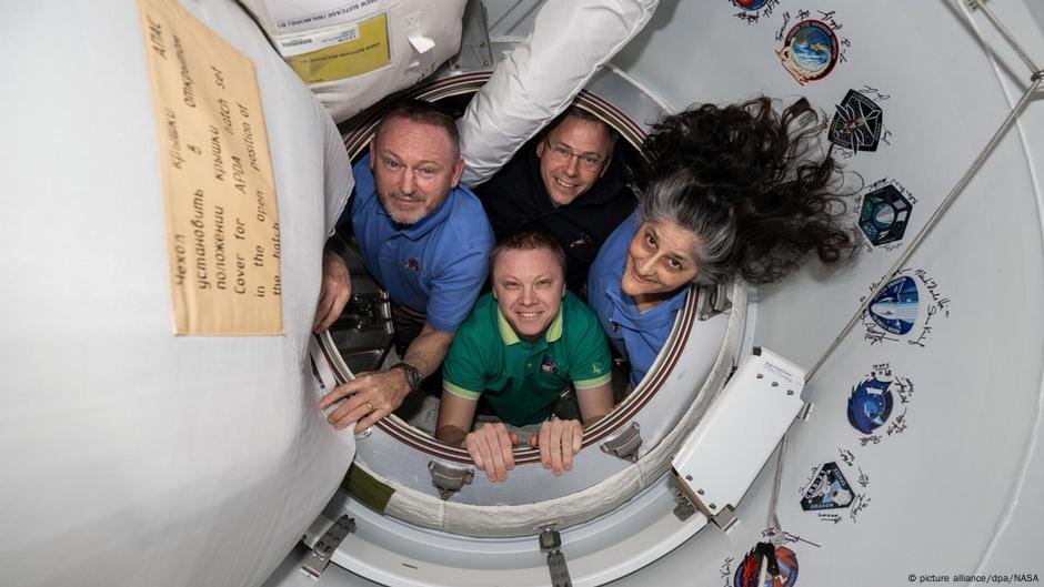 Os astronautas da NASA retornam à Terra após 9 meses na ISS - DW - 18/03/2025