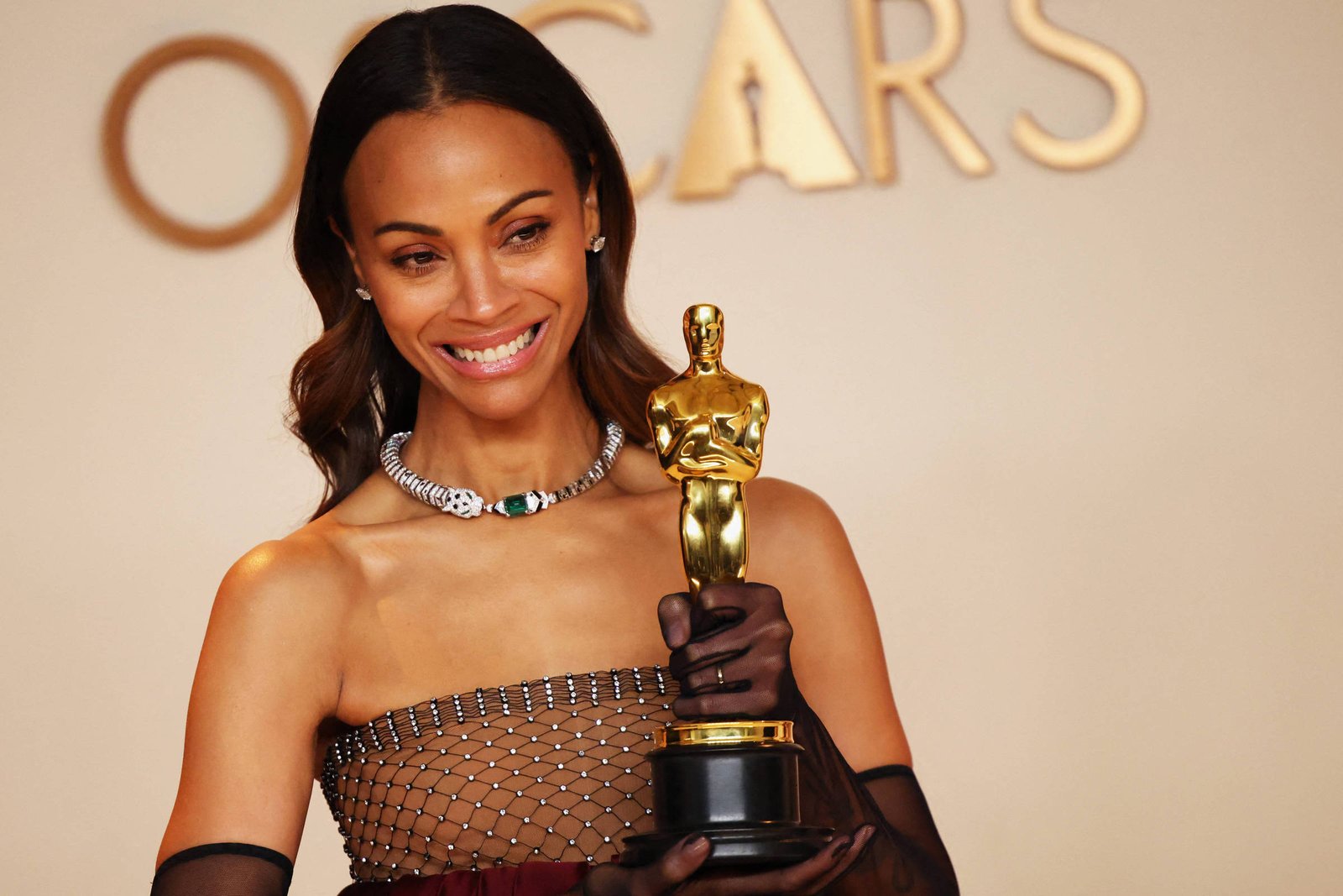 Oscar: Zoe Saldaña rebate críticas a 'Emilia Pérez' - 03/03/2025 - Ilustrada