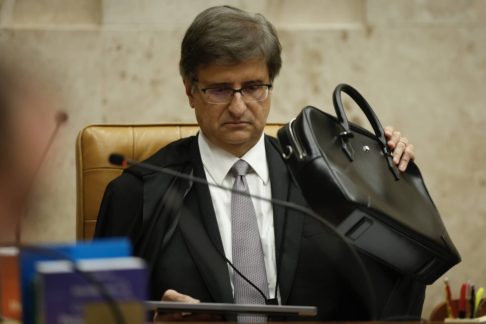 PGR avança sobre emendas, mas não decide sobre Juscelino - 15/03/2025 - Poder