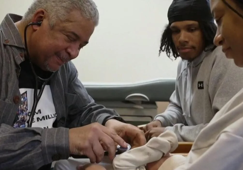 O idoso Francisco José de Carvalho, do Rio de Janeiro, ficou oito horas no poço até ser resgatado pelos bombeiros. A água subia a cada minuto.- Foto: Reprodução/Internet