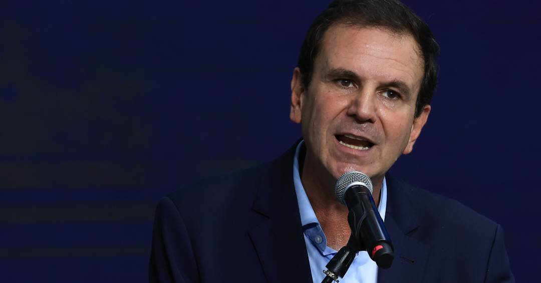 Paes volta a disparar contra empresas de ônibus no...