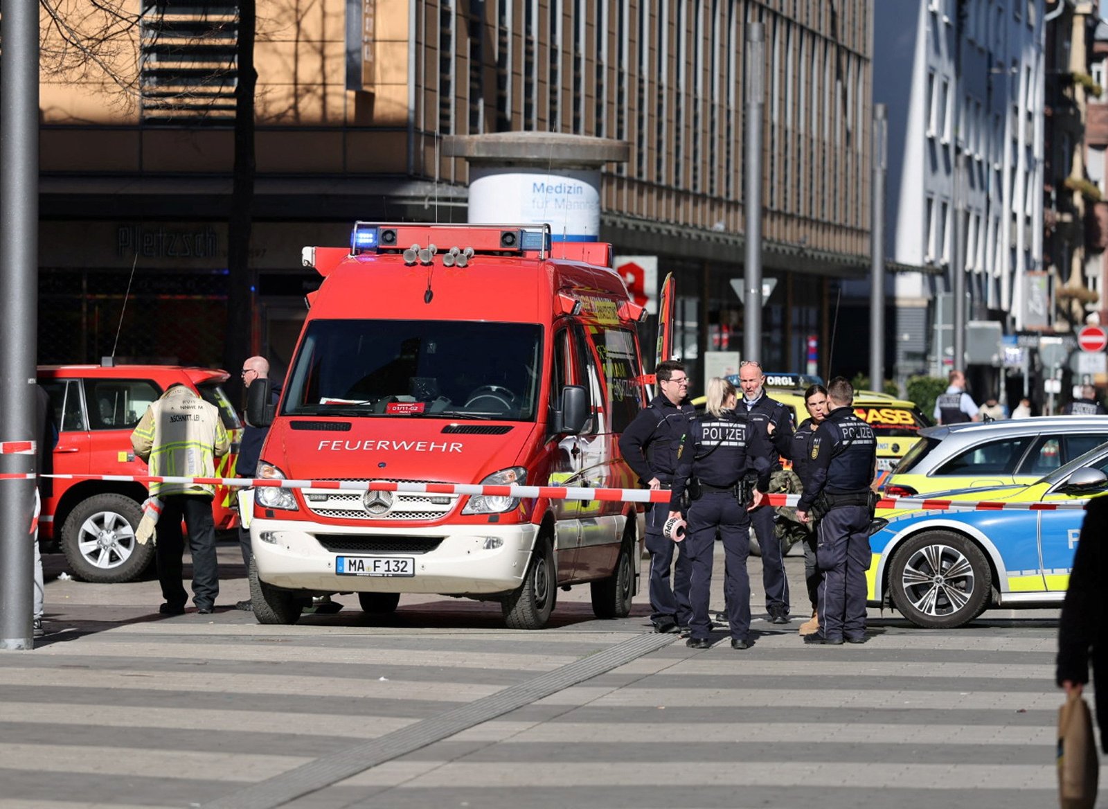 Pelo menos dois mortos depois que o carro entra em uma multidão no Mannheim da Alemanha | Notícias sobre crimes