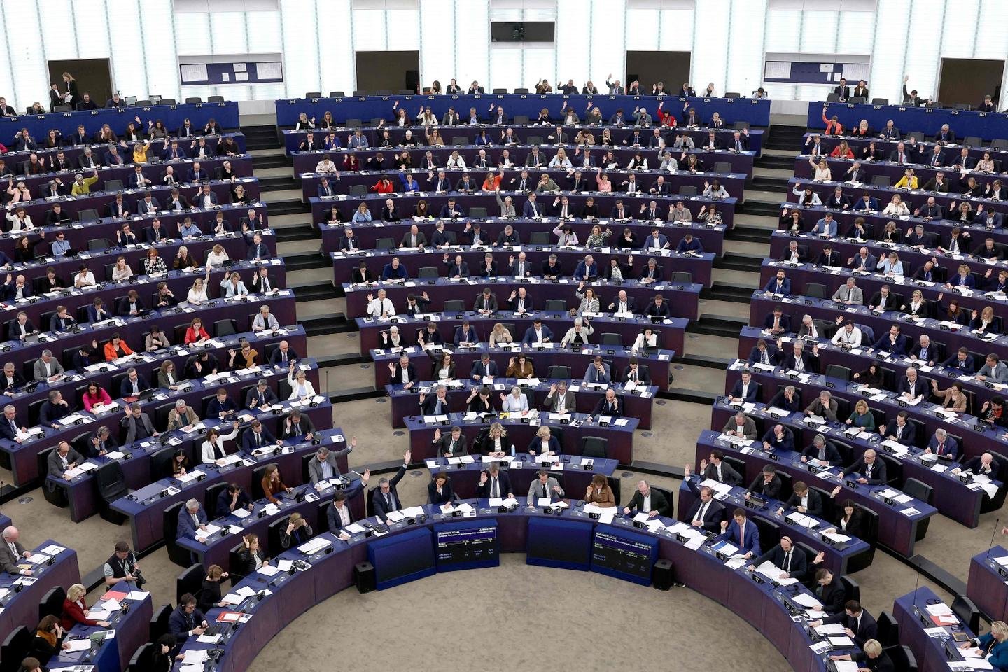 Pesquisa de Corrupção no Parlamento Europeu: Pesquisas na Bélgica e Portugal