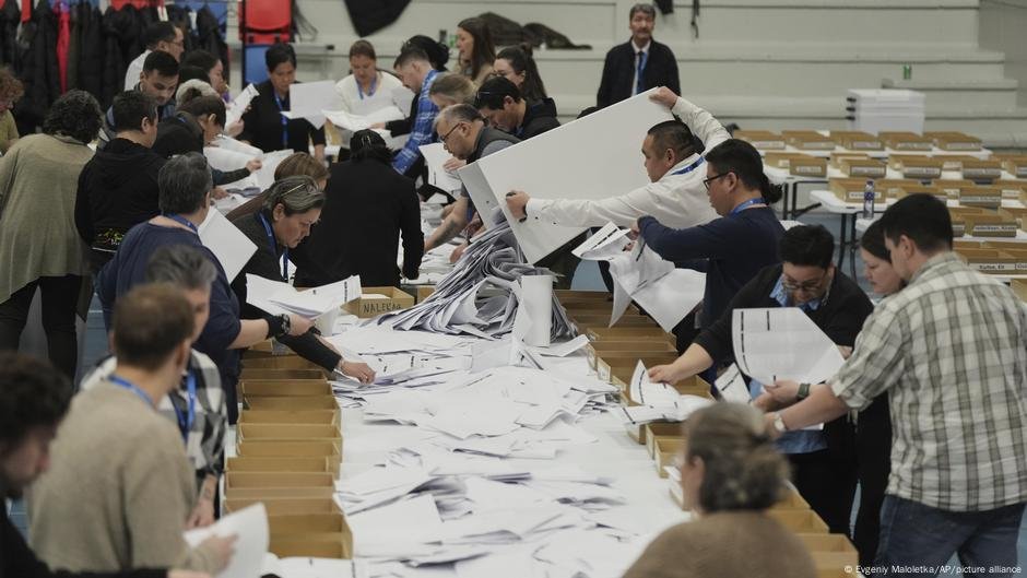 Pesquisas fechadas na Groenlândia para eleição parlamentar - DW - 12/03/2025