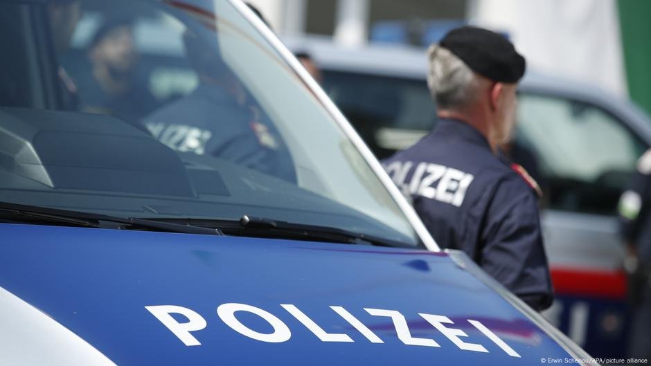 Polícia austríaca prenda 15 por onda de ataques de ódio LGBTQ - DW - 21/03/2025
