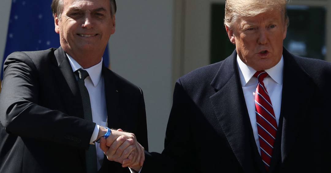 Por ironia, governo Trump elogia urnas brasileiras...