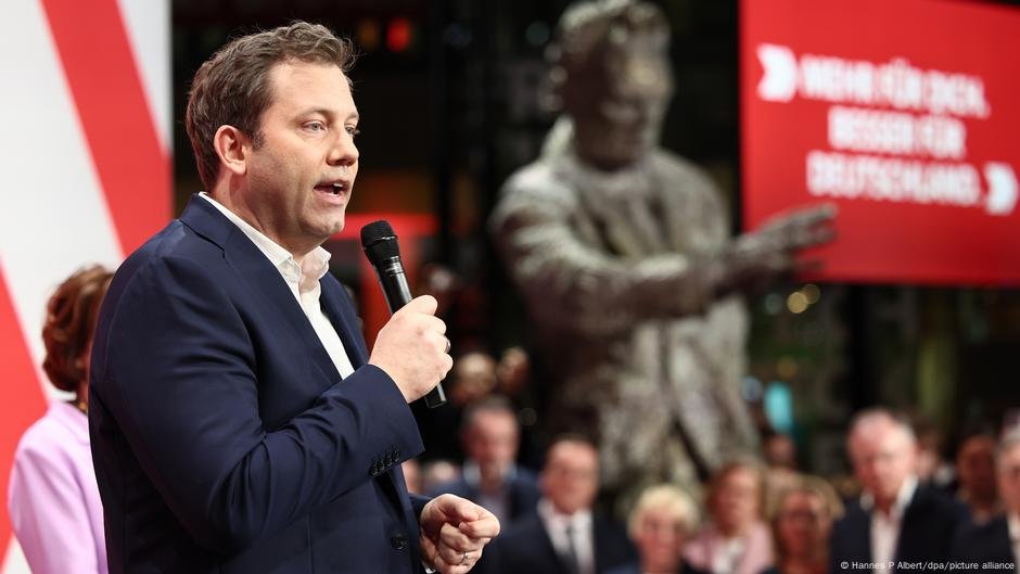 Por que a festa do SPD da Alemanha se saiu tão mal nas eleições? - DW - 04/03/2025