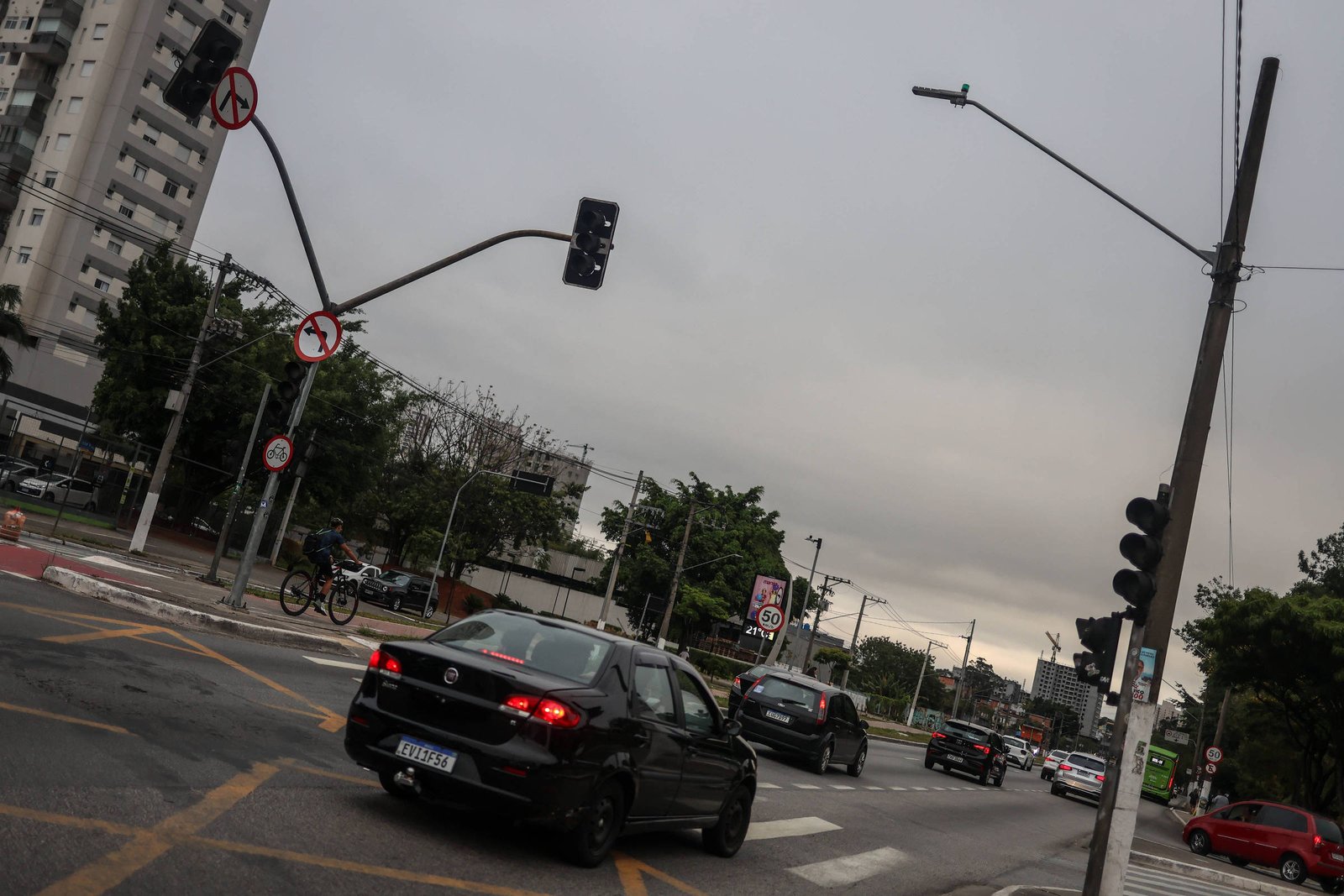 Por que semáforos de SP apagam após chuvas? - 14/03/2025 - Cotidiano