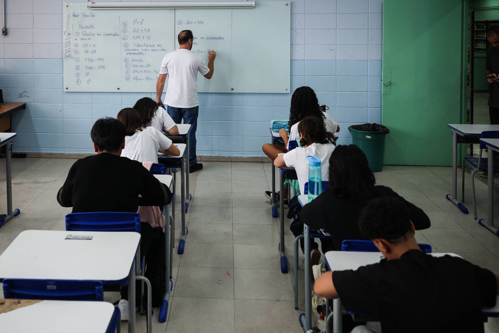 Prefeitura de SP vai usar Enem dos Professores - 13/03/2025 - Educação