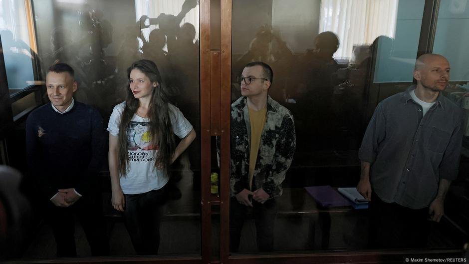 Processo indevido? Jornalistas russos aguardam o veredicto em Moscou - DW - 12/03/2025