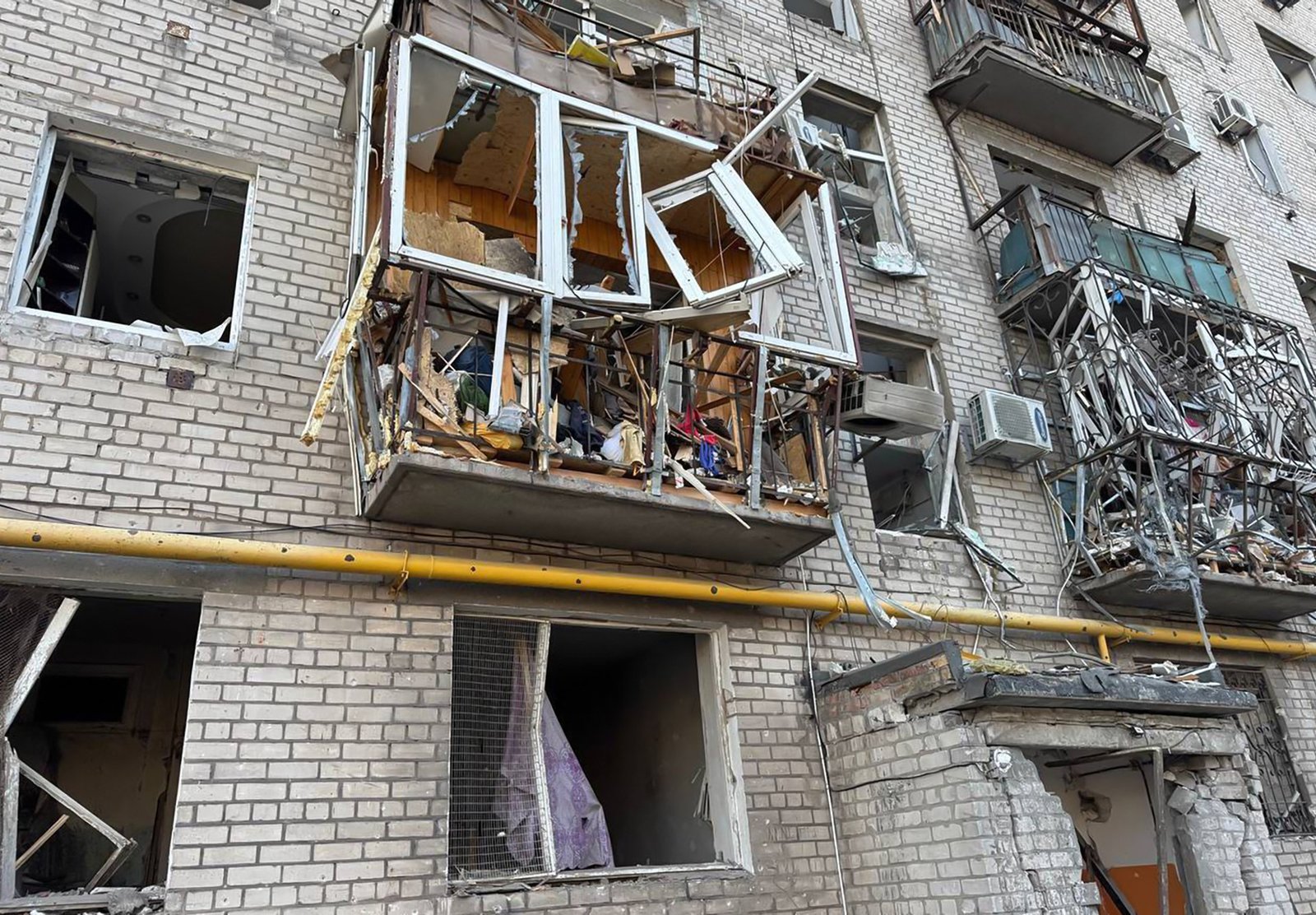 Quatro na Ucrânia mortos em Drone Strike, enquanto a Rússia reivindica os avanços no solo | Notícias da Guerra da Rússia-Ucrânia