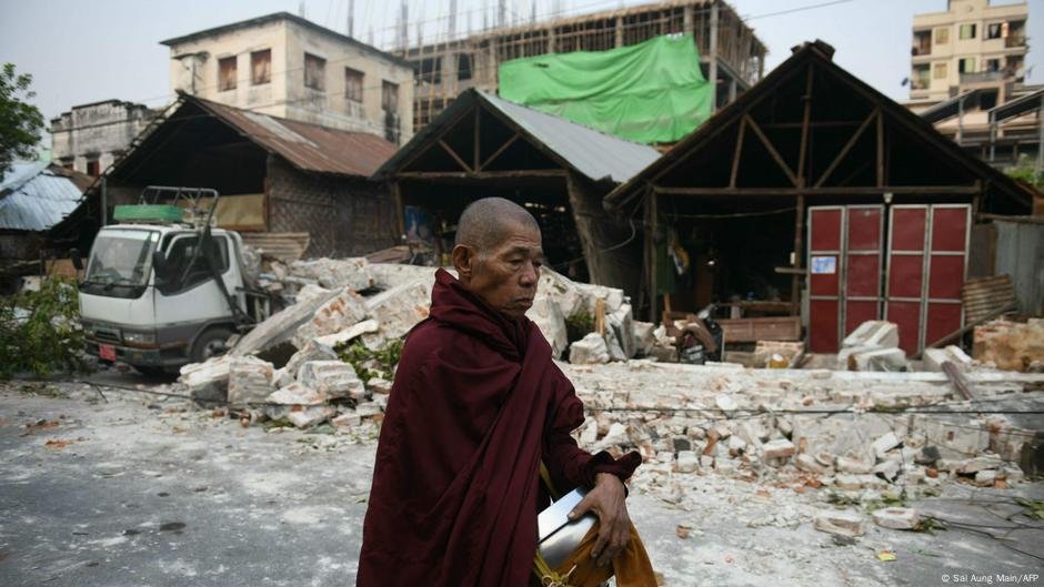 Resgate lutam para encontrar sobreviventes - DW - 30/03/2025