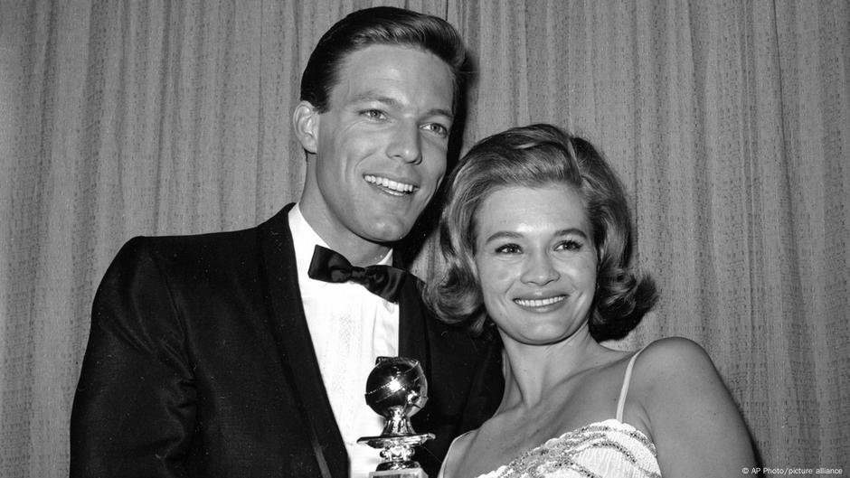 Richard Chamberlain, ídolo adolescente da década de 1960, morre em 90 - DW - 30/03/2025