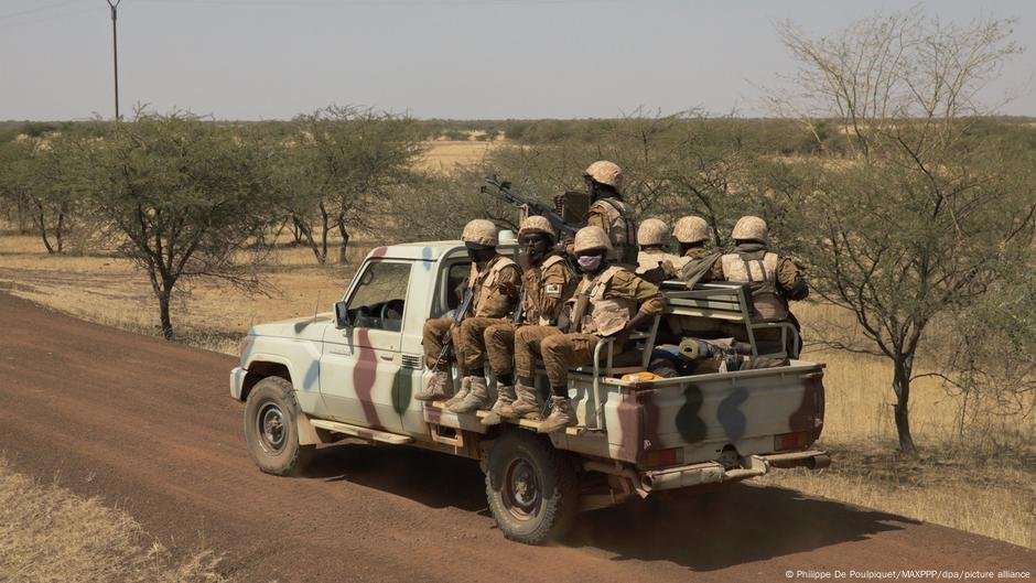 Rights Group pede a investigação do Burkina Faso Civilian Massacre - DW - 15/03/2025