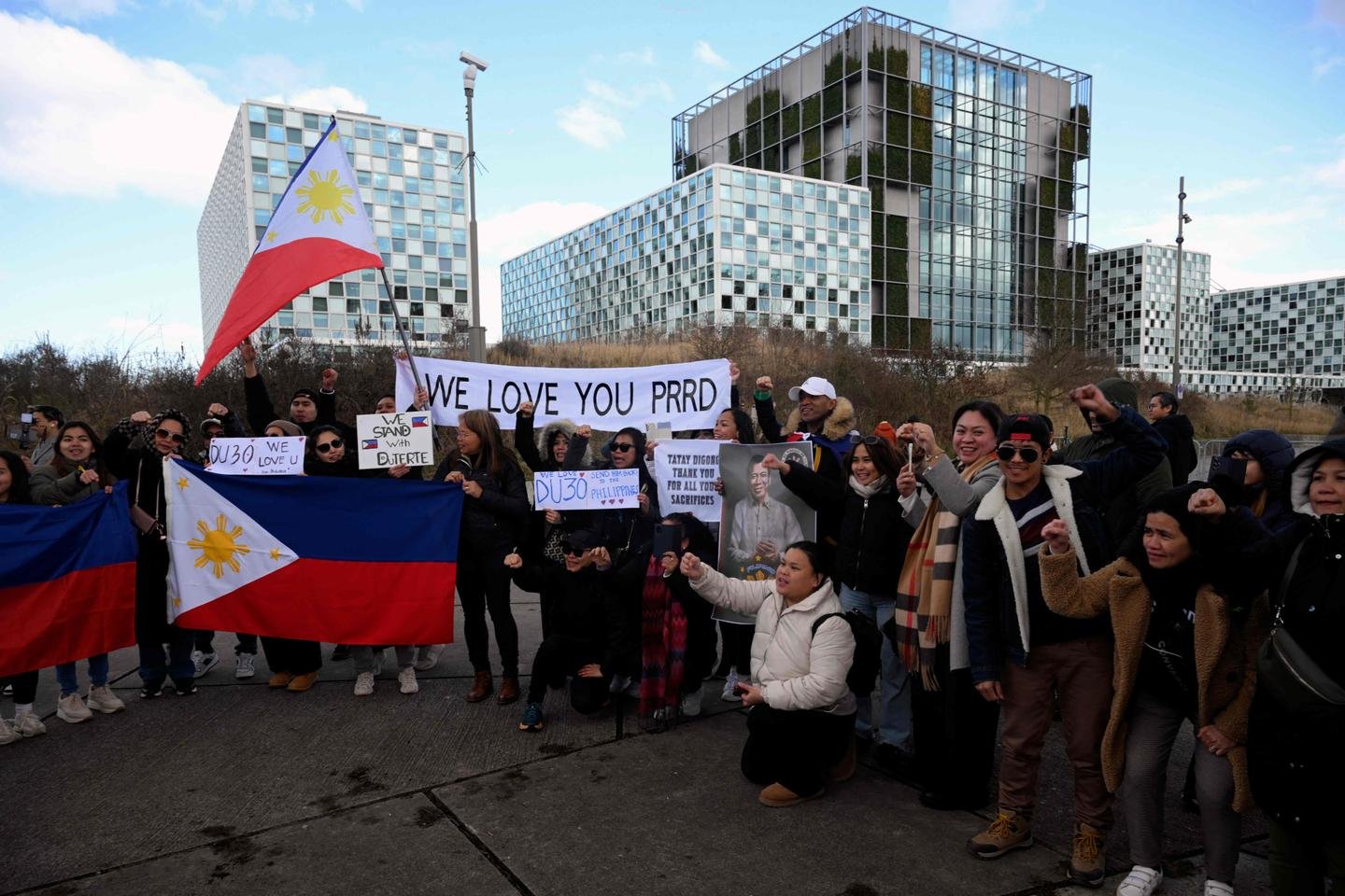 Rodrigo Duterte, ex-presidente das Filipinas, de frente para os juízes do ICC