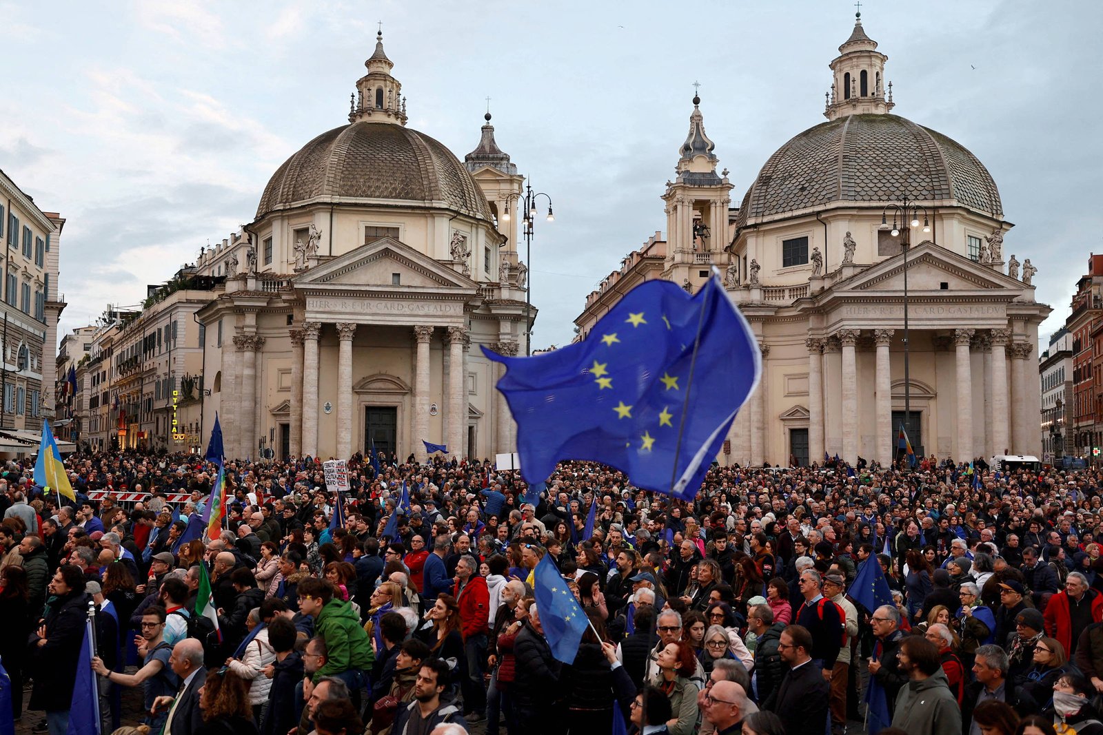 Roma tem protestos contra e a favor da União Europeia - 15/03/2025 - Mundo