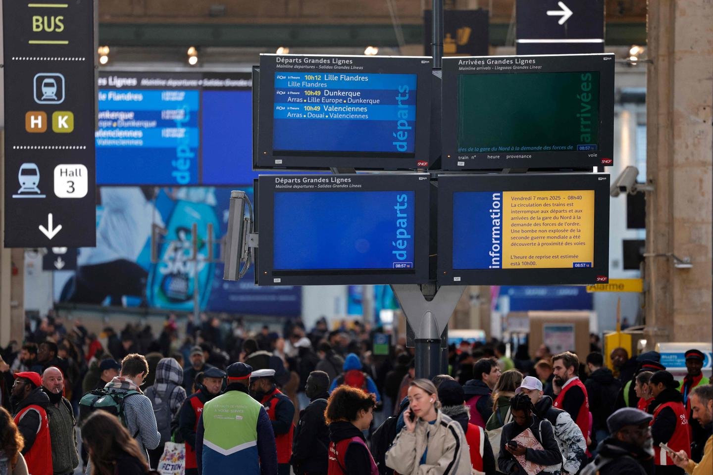 Todo o eurostar no início e com destino a Paris cancelado na sexta -feira, tráfego por outros trens "fortemente virado de cabeça para baixo"