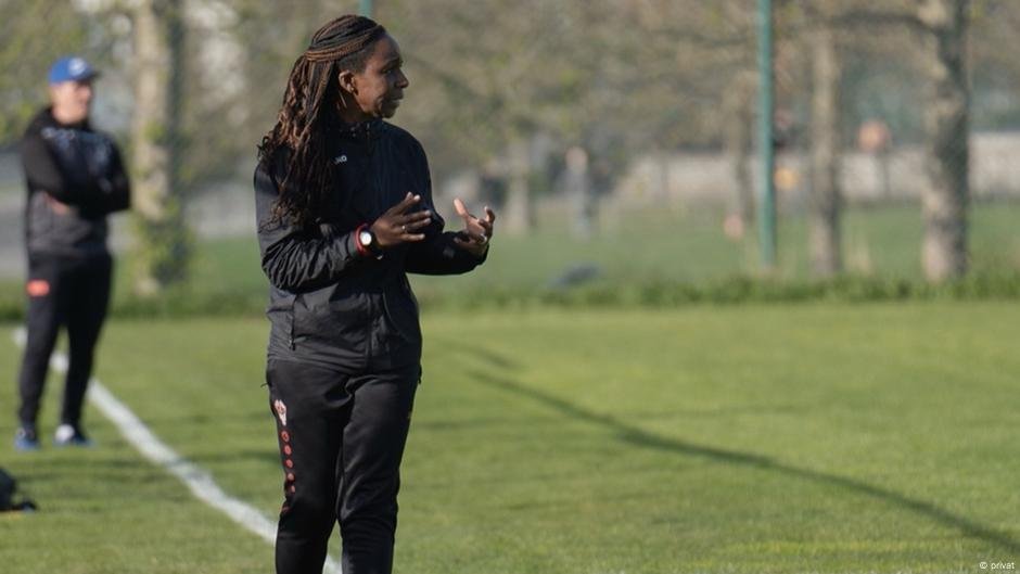 Treinadores esportivos ainda enfrentam batalha de igualdade - DW - 03/03/2025