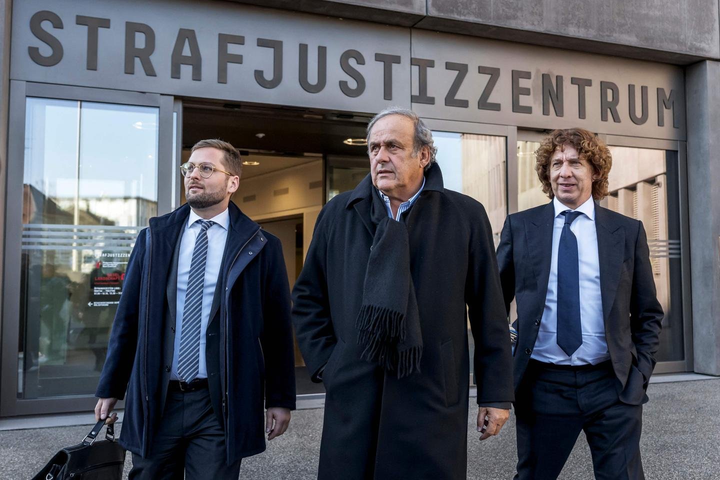 Trial Platini-Blatter: "Um contrato é um contrato, uma palavra é uma palavra"