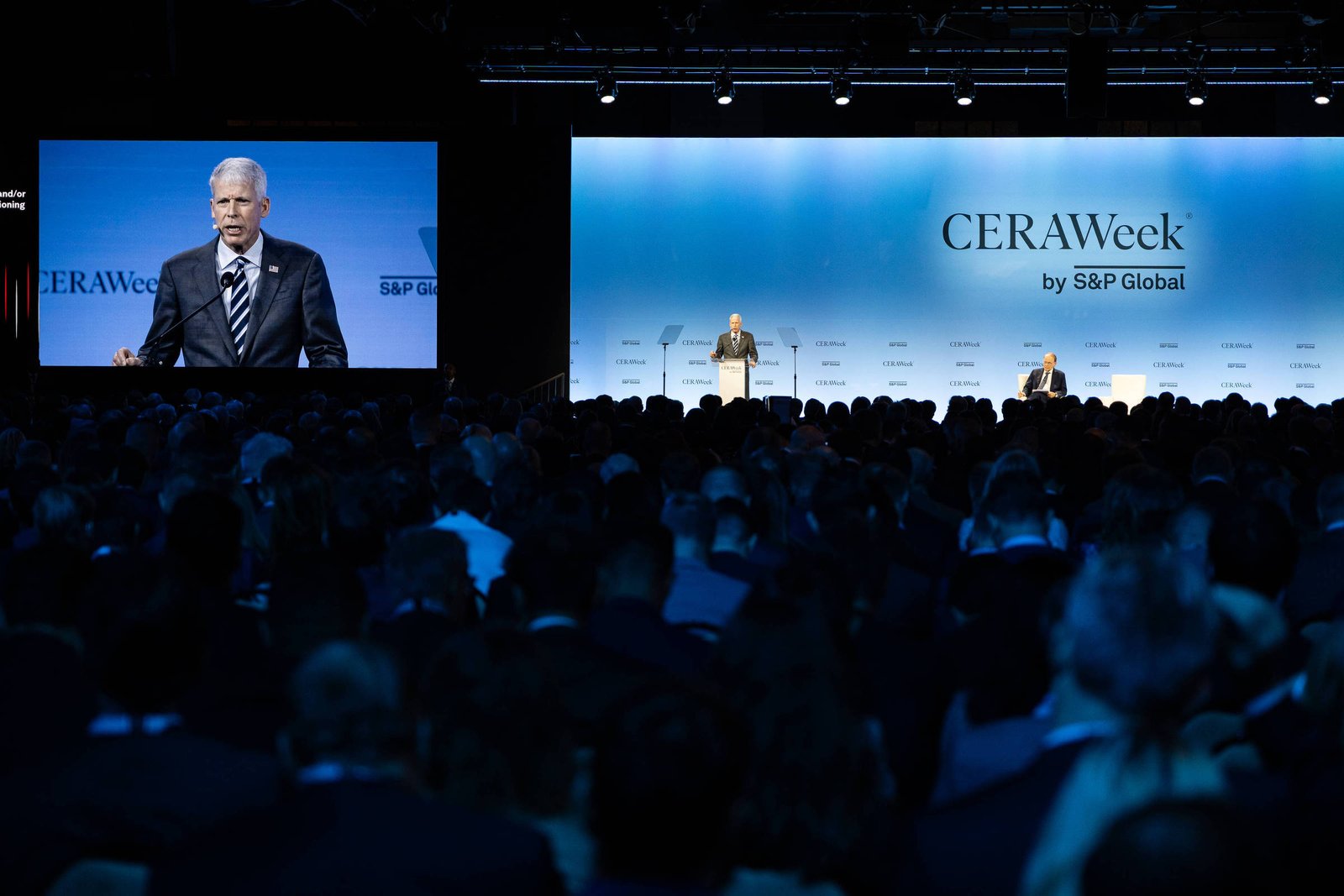 Trump: Chefes de petróleo e gás recuam em energia verde - 12/03/2025 - Mercado