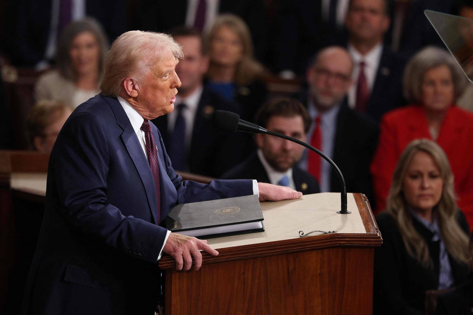 Trump começa discurso ao Congresso em clima de campanha - 04/03/2025 - Mundo